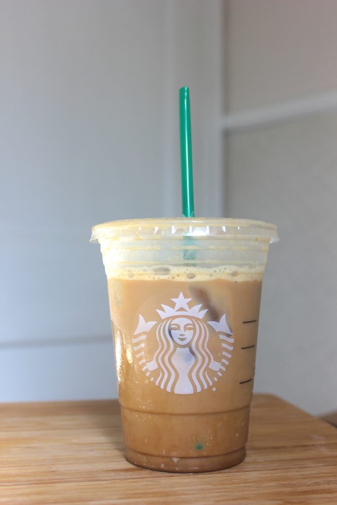 Iced Vanilla Latte Starbucks (Copycat)